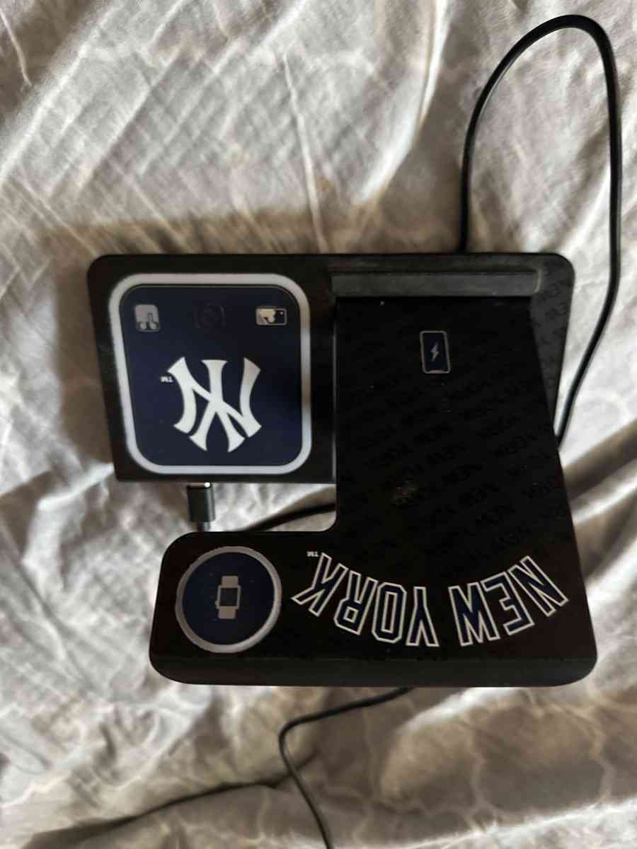 New York Yankeees wireless charger - Brooklyn, New York - FleaMarketBay