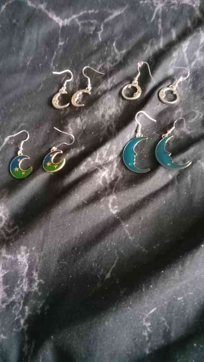 Moon themed earrings - Cuyahoga Falls, Ohio - FleaMarketBay