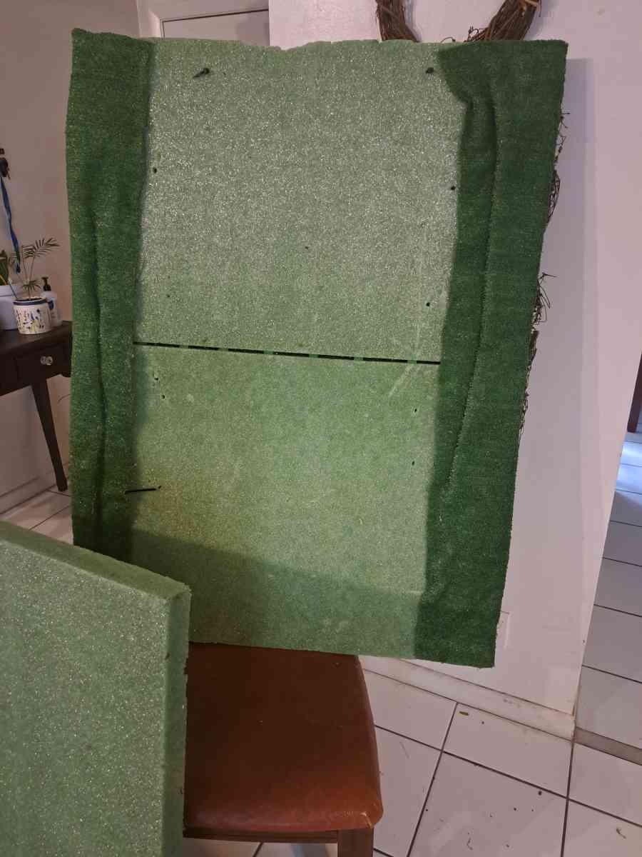 Artificial fake Grass wall decor stand - Fort Lauderdale, Florida - FleaMarketBay