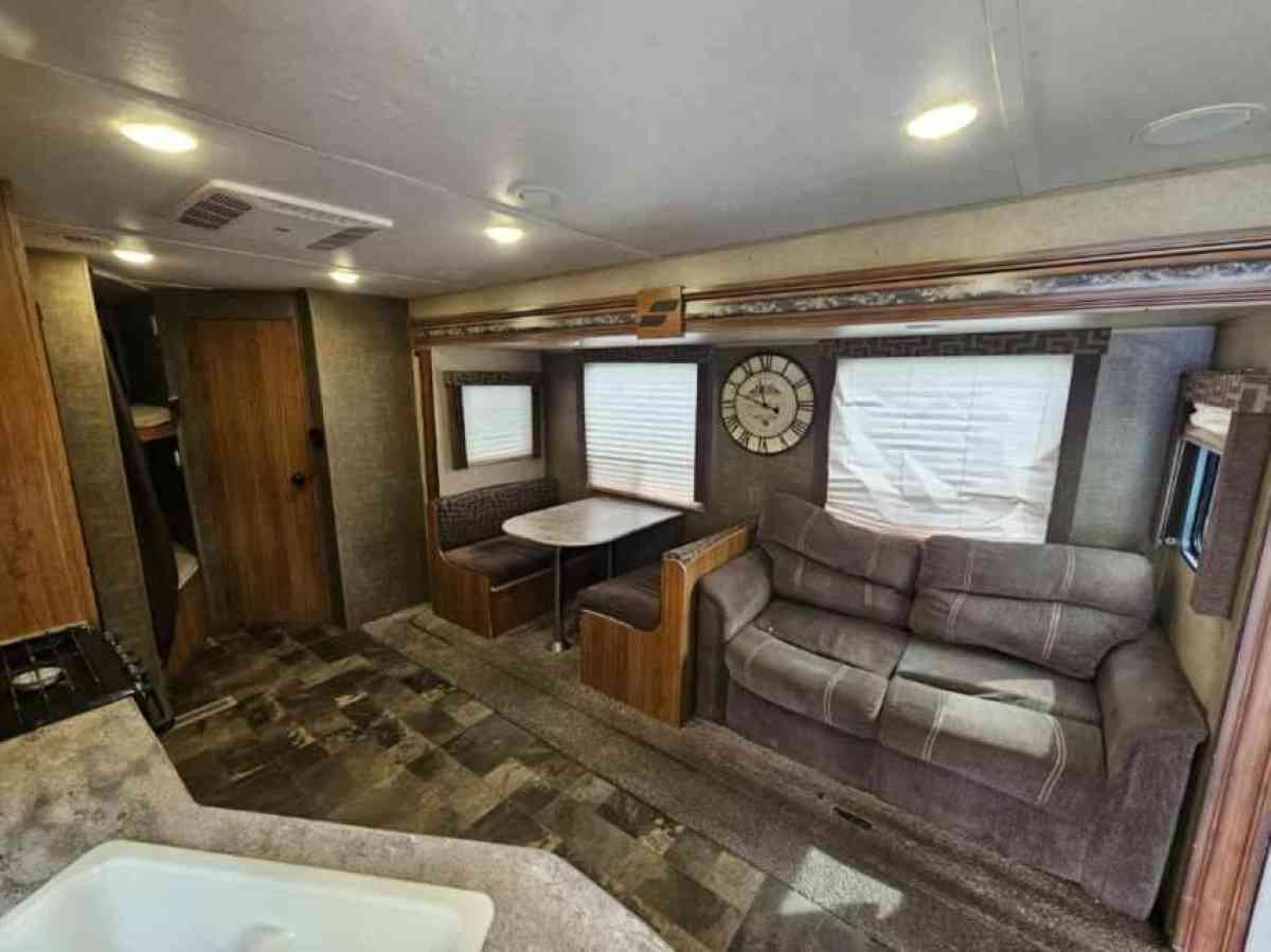 travel trailer for rent 650 month all bills paid except prop - Cherokee, Oklahoma - FleaMarketBay