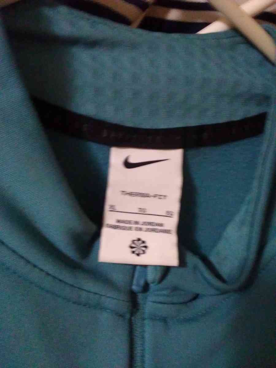 mens DriFit running jacket Nike - Powell, Tennessee - FleaMarketBay
