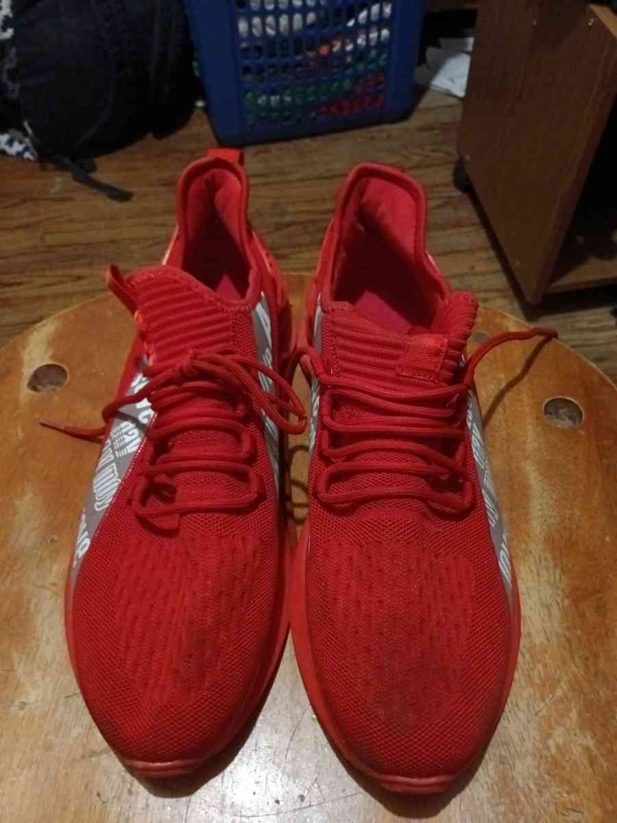 a pair of shoes - Winston Salem, North Carolina - FleaMarketBay