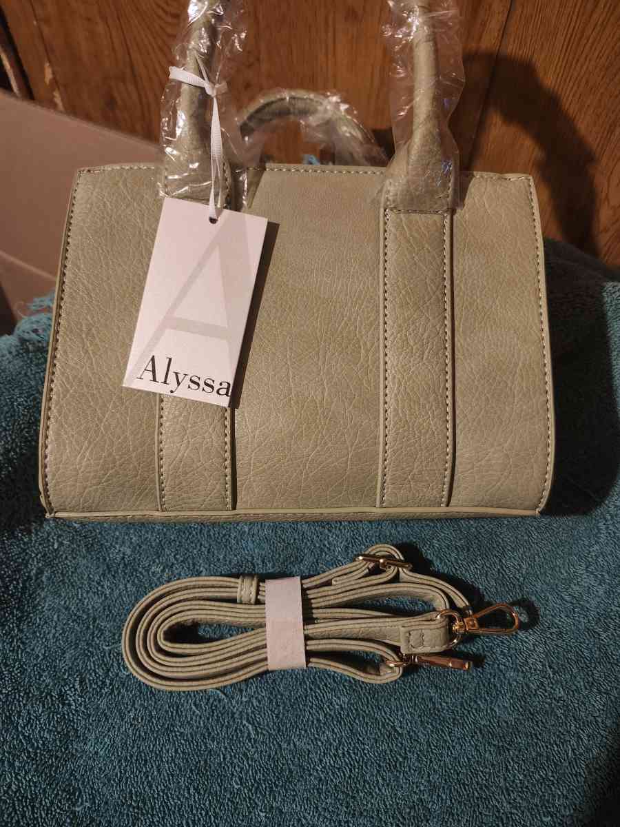Alyssa fashion  crossbody - Houston, Texas - FleaMarketBay
