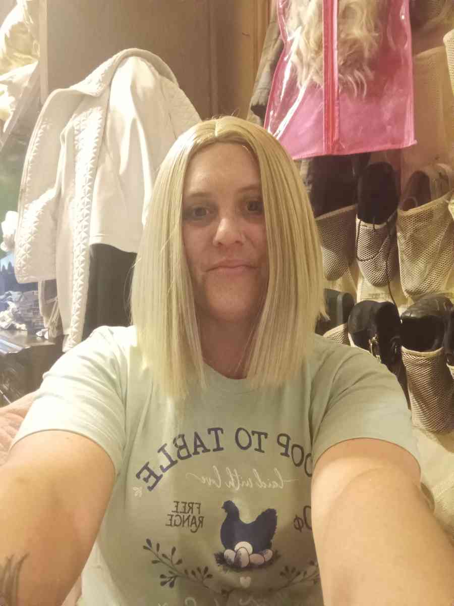 blonde bob wig - Deep Run, North Carolina