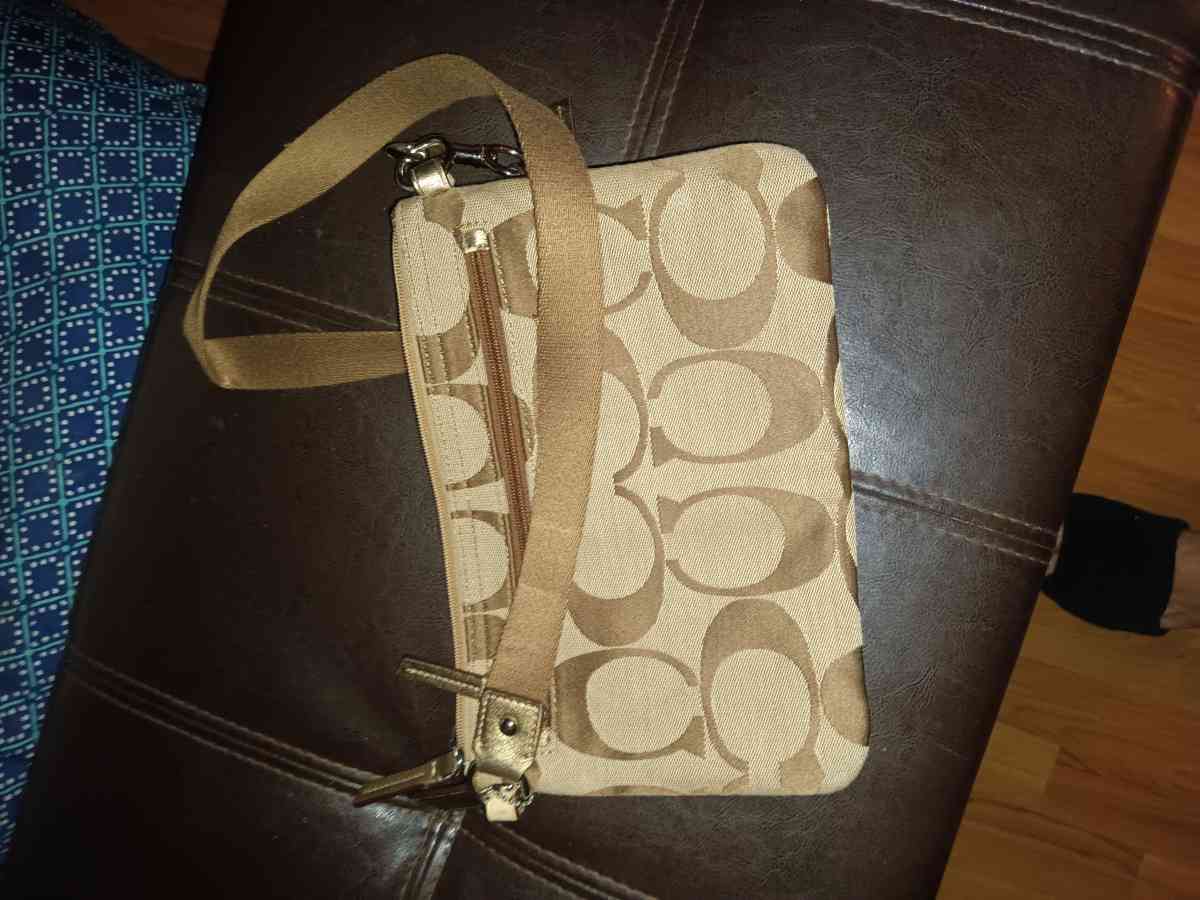 new coach waistband purse must pick up - San Antonio, Texas - FleaMarketBay