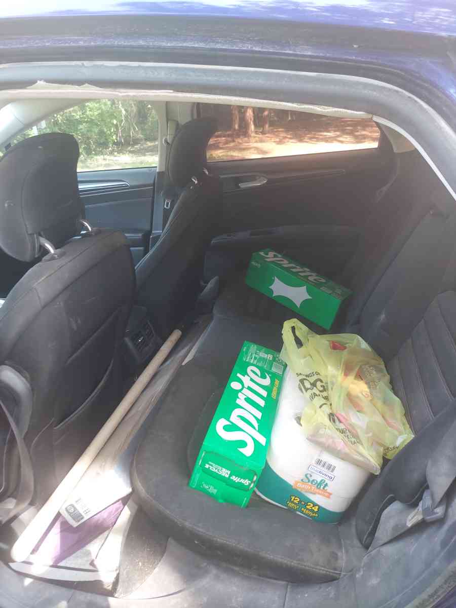 2004 tuition thirteen ford fusion - Goodrich, Texas - FleaMarketBay