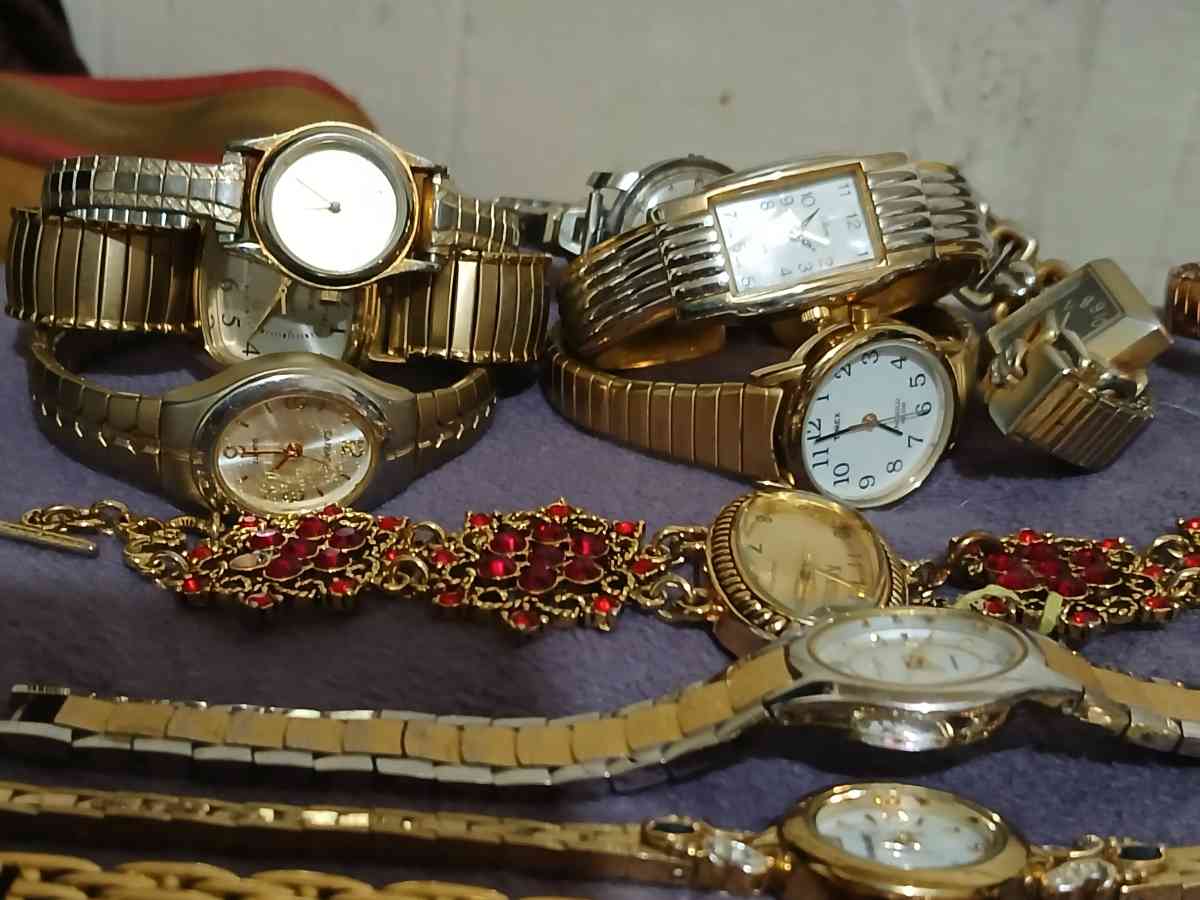 over 110 watches - Akron, Ohio - FleaMarketBay