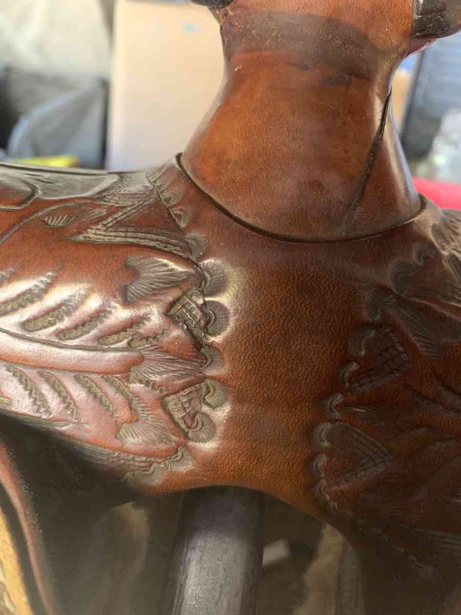horse saddle and stand - Port Orchard, Washington - FleaMarketBay
