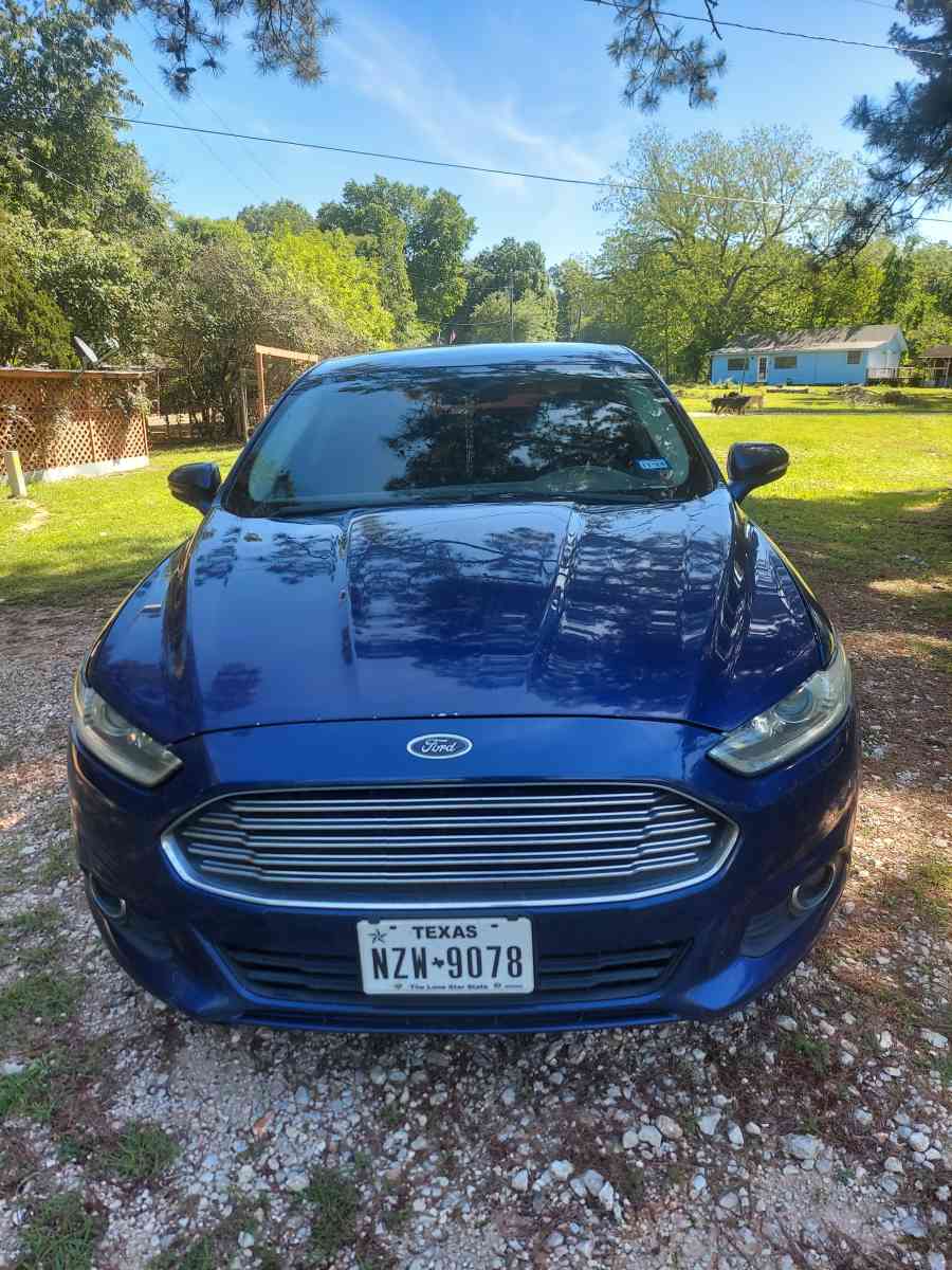 2004 tuition thirteen ford fusion - Goodrich, Texas