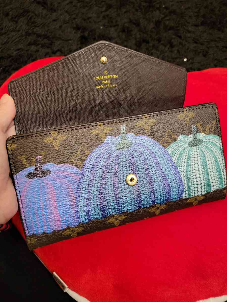 wallet - Adelanto, California - FleaMarketBay