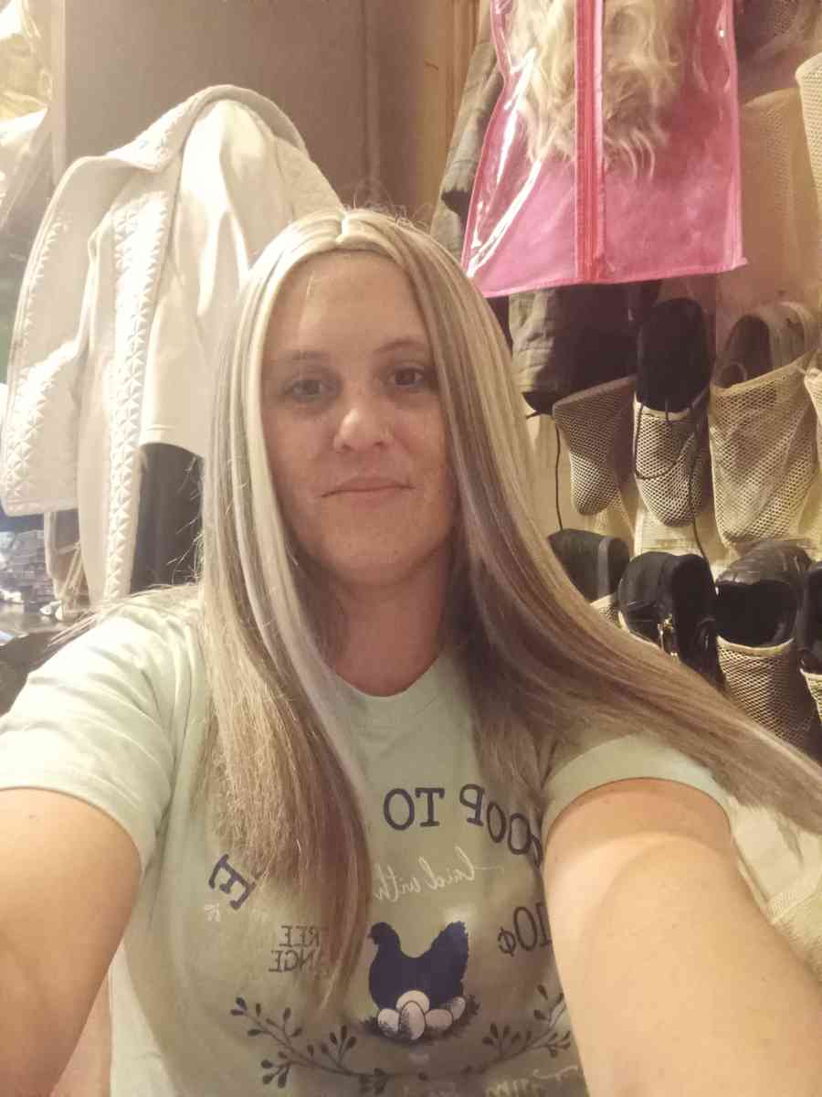 long grey and blonde wig - Deep Run, North Carolina