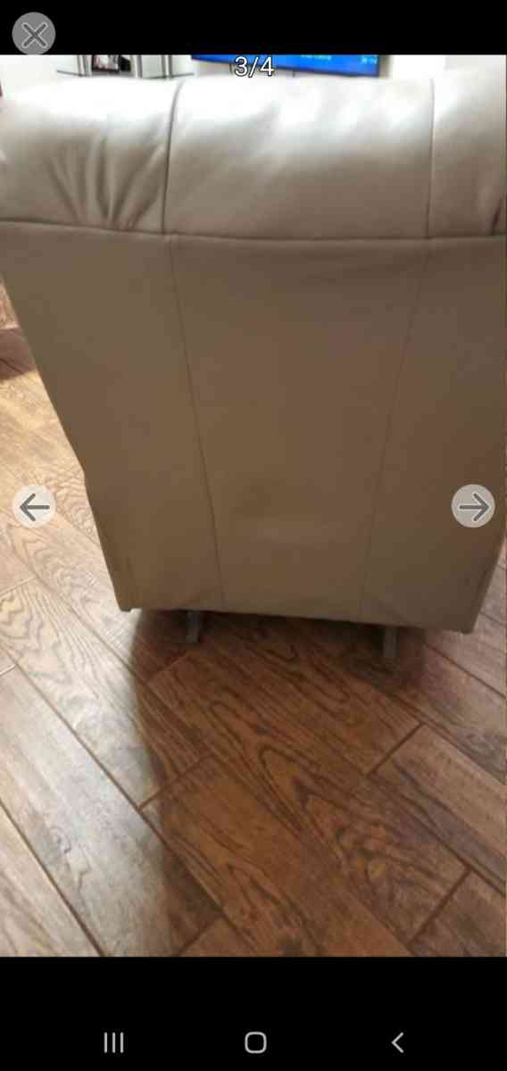 Recliner Chair - Youngstown, Ohio - FleaMarketBay