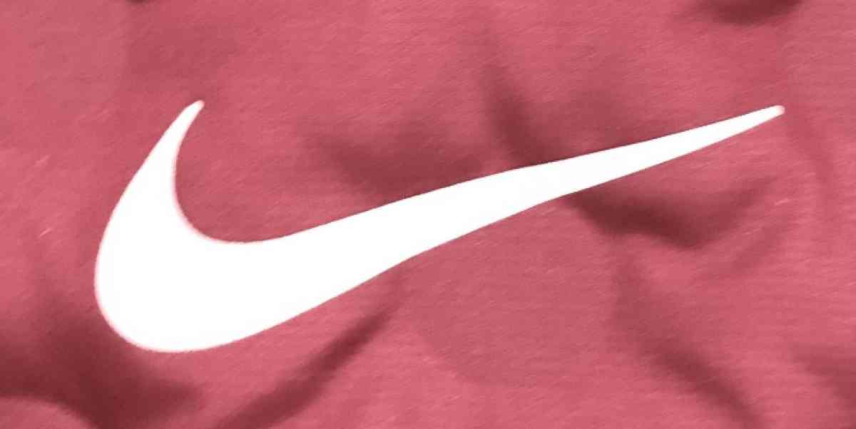 NWT Womens NIKE Aeroloft Dot Front Goose Down Burgundy Red - Chicago Heights, Illinois - FleaMarketBay