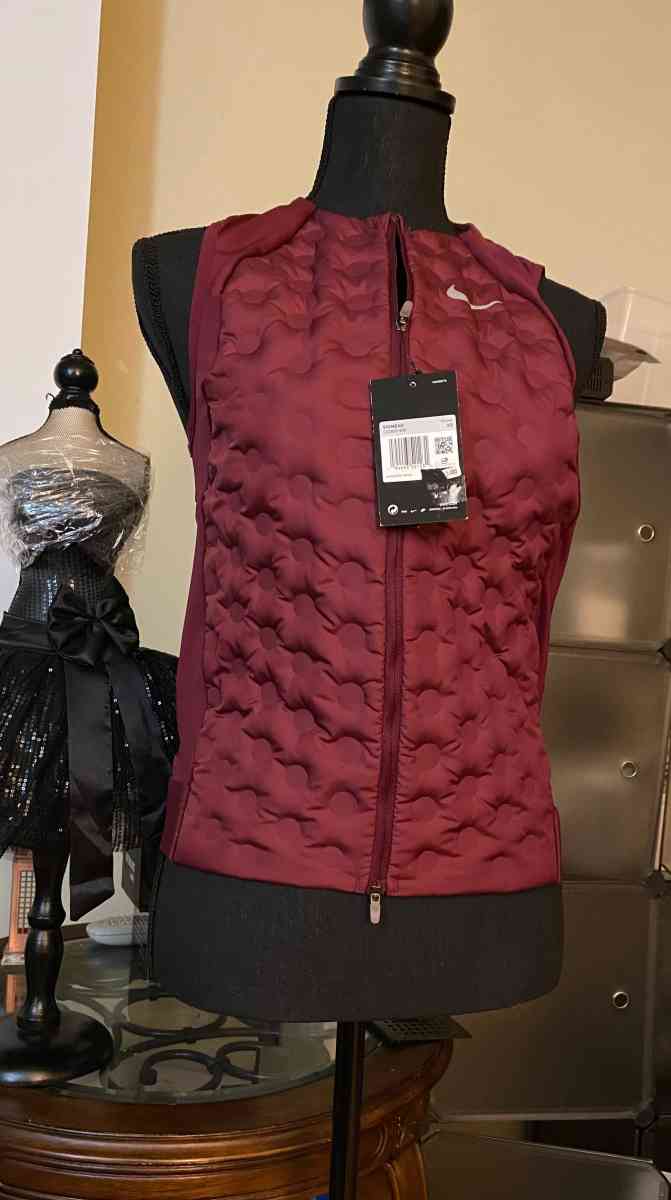 NWT Womens NIKE Aeroloft Dot Front Goose Down Burgundy Red - Chicago Heights, Illinois - FleaMarketBay