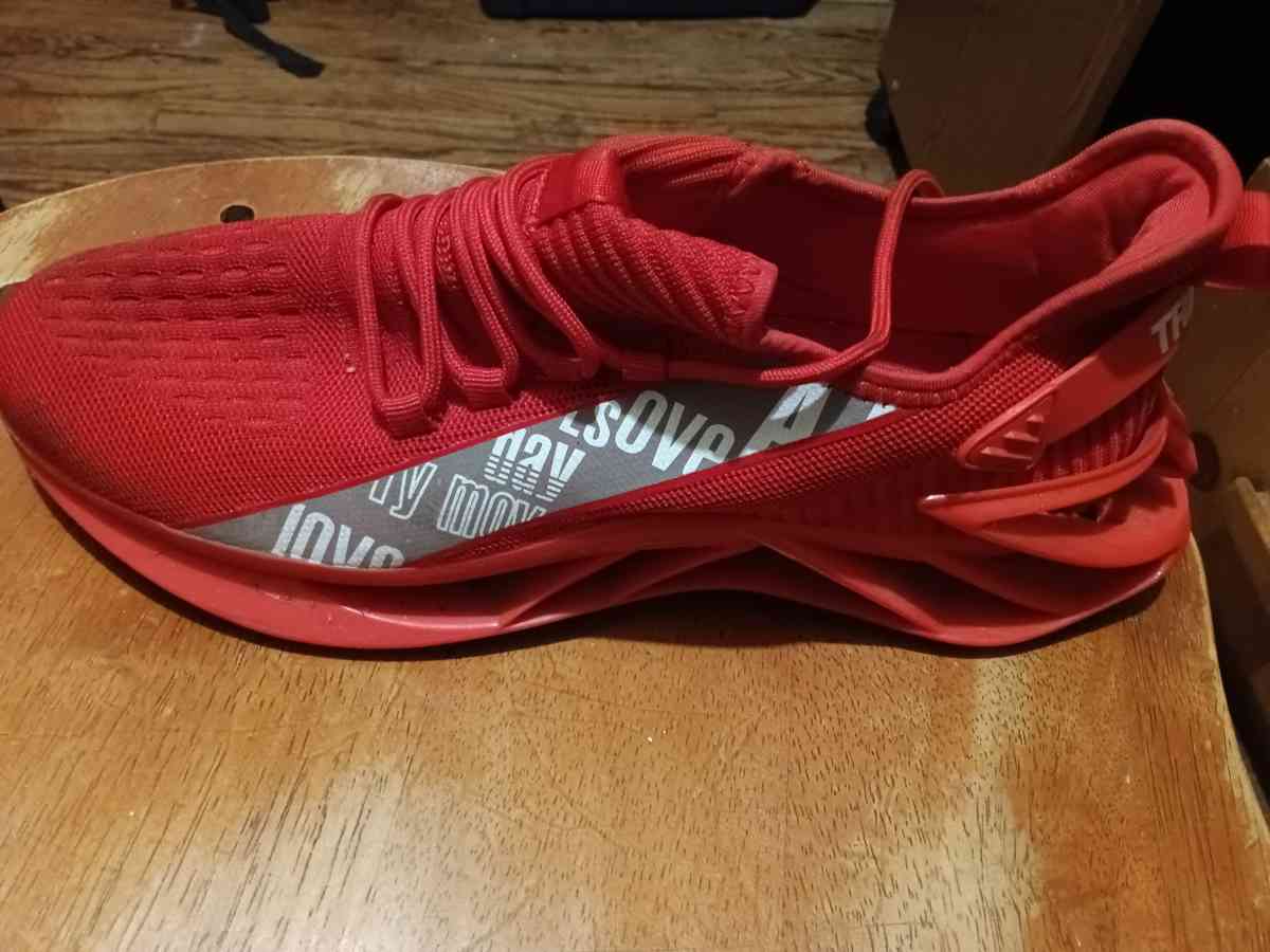 a pair of shoes - Winston Salem, North Carolina - FleaMarketBay