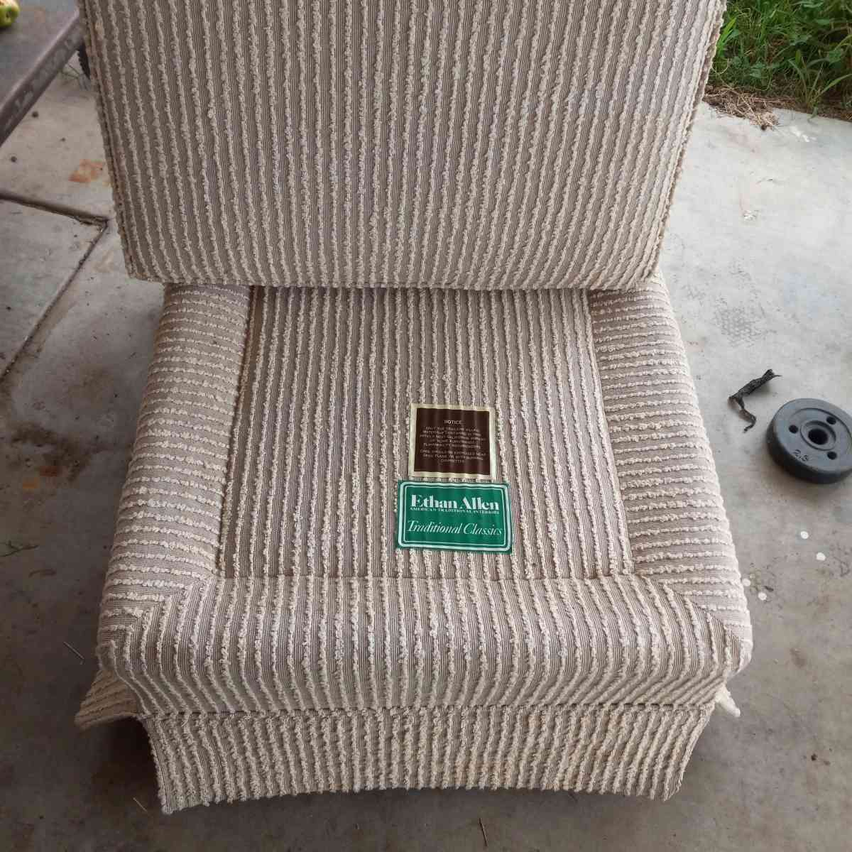ETHAN ALLEN  LOUNGE CHAIR