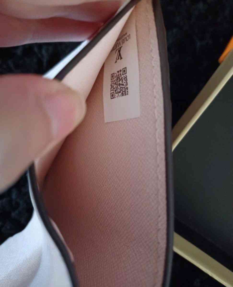 louis vuitton wallet - Adelanto, California - FleaMarketBay