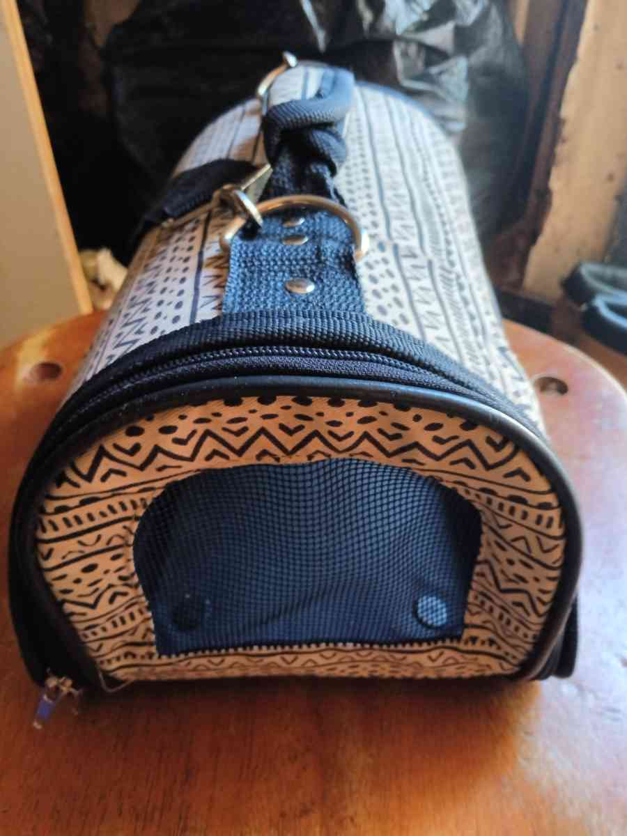 advantage pet carrier bag like contour - Winston Salem, North Carolina - FleaMarketBay