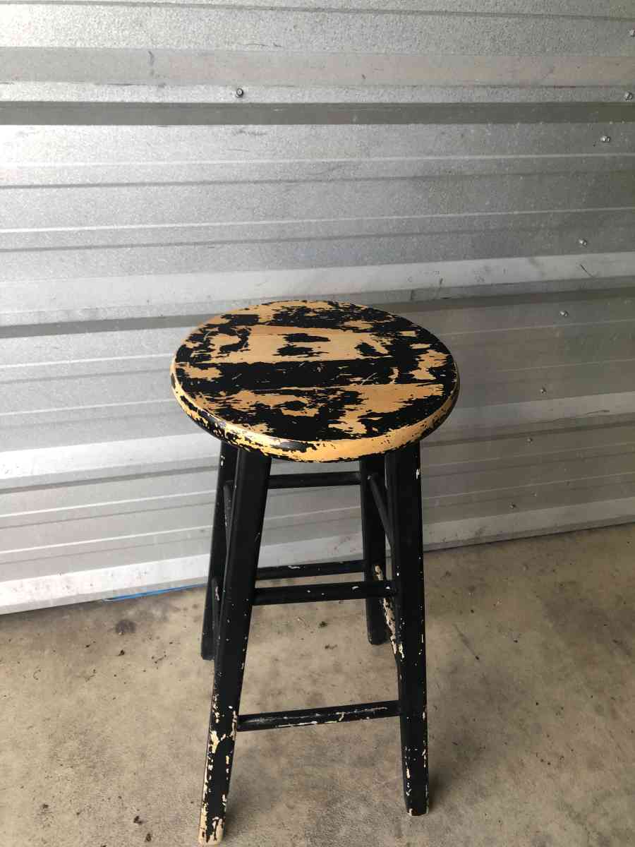 Stool 28 - Bolingbrook, Illinois - FleaMarketBay