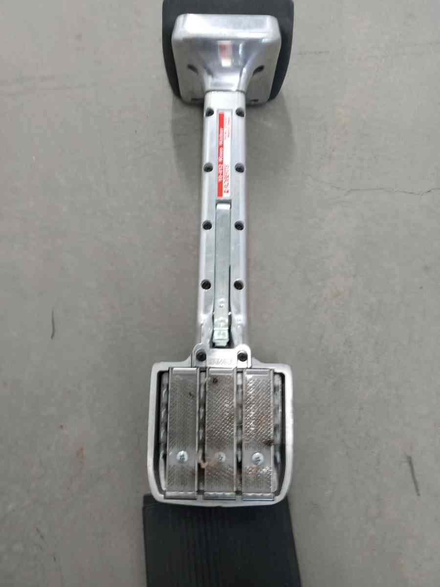 the 10  412 knees kicker ROBERTS for installation of carpet - Belmont, California - FleaMarketBay