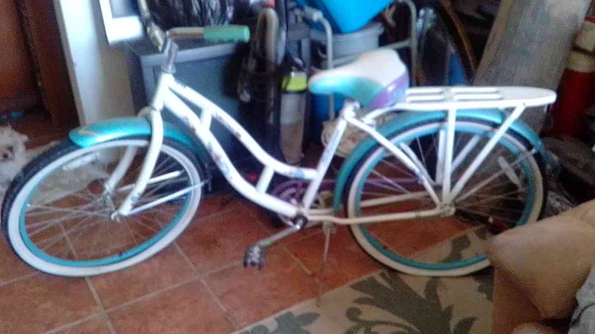 Huffy bike in good condition tires just need air did not use - Clint, Texas