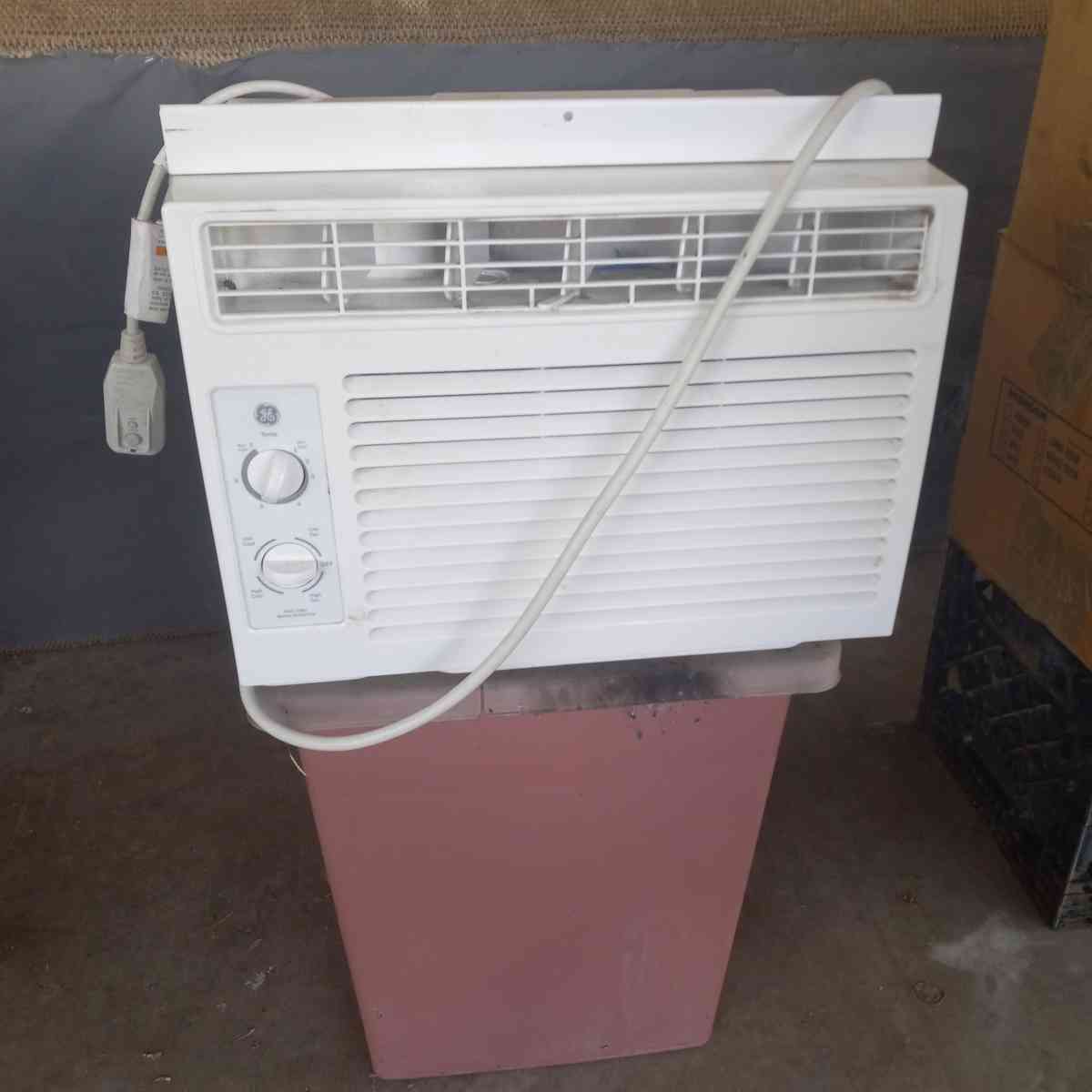 WINDOW AC S - Riverside, California - FleaMarketBay