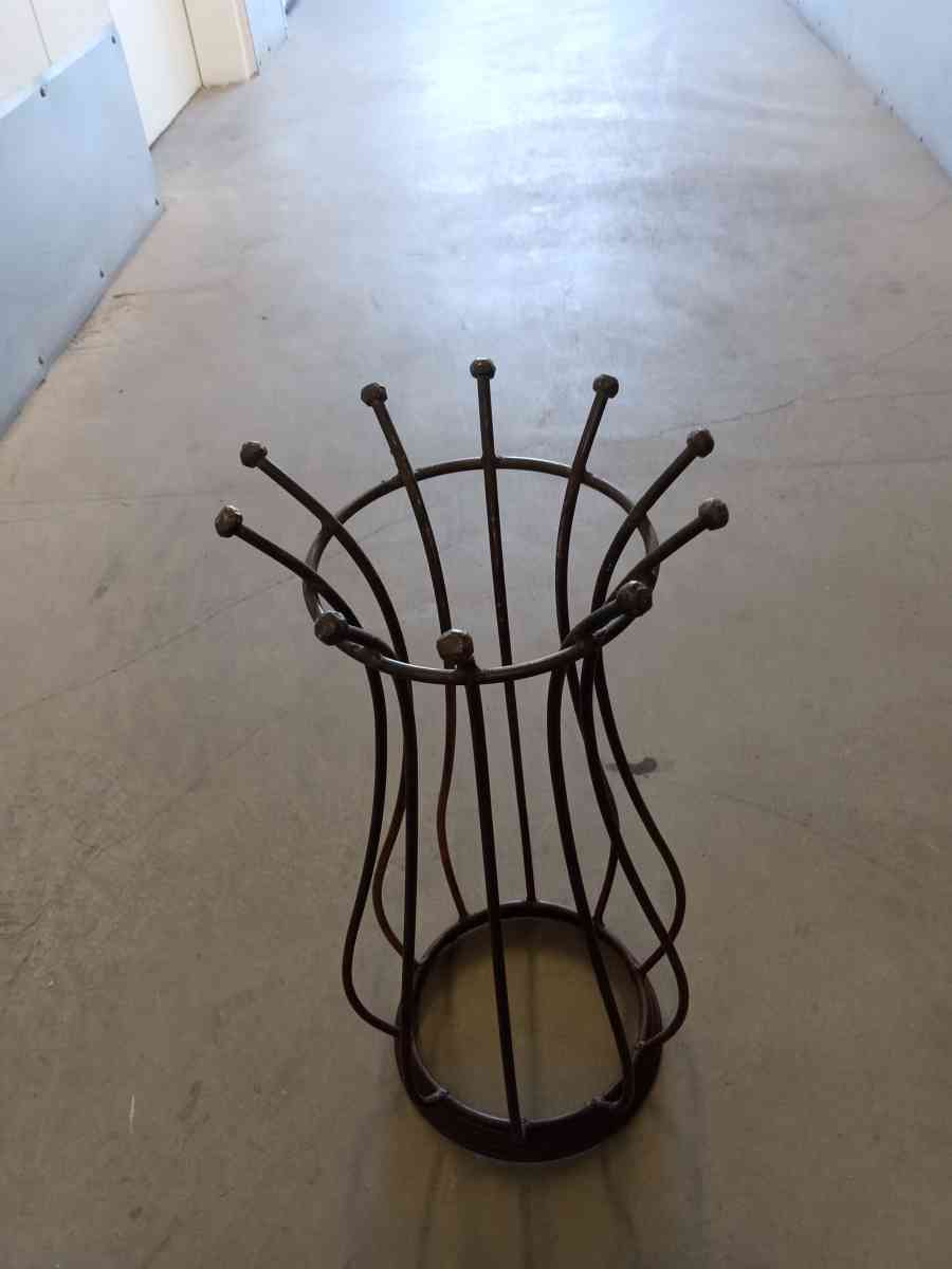 the decorative vase of steel - Adelanto, California - FleaMarketBay