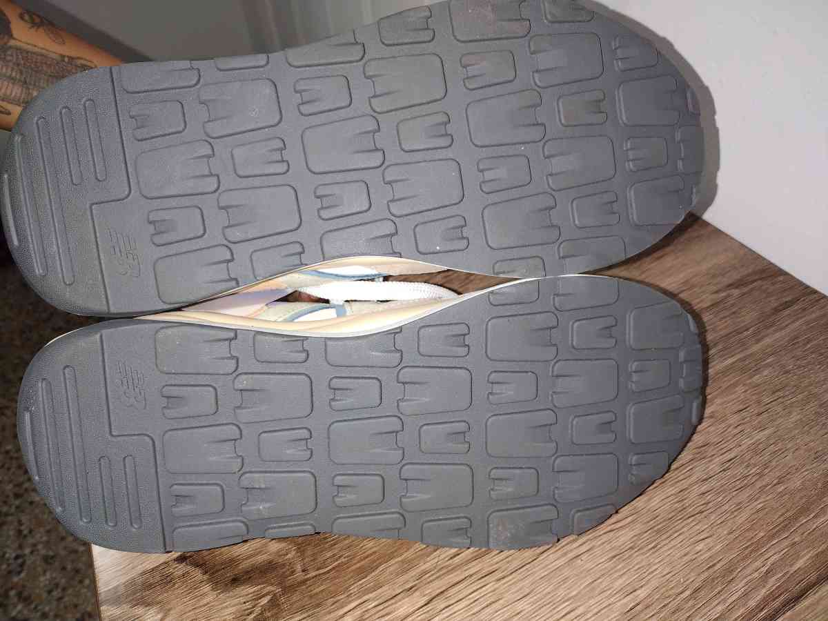 New Balance 5740 Calm Taupe Vibrant Apricot SIZE 11 - Jacksonville, Florida - FleaMarketBay