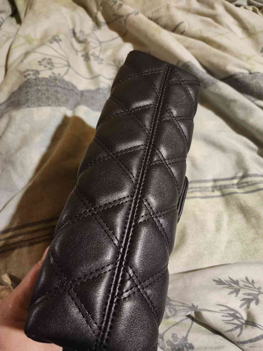 Black quilted design crossbody - Houston, Texas - FleaMarketBay