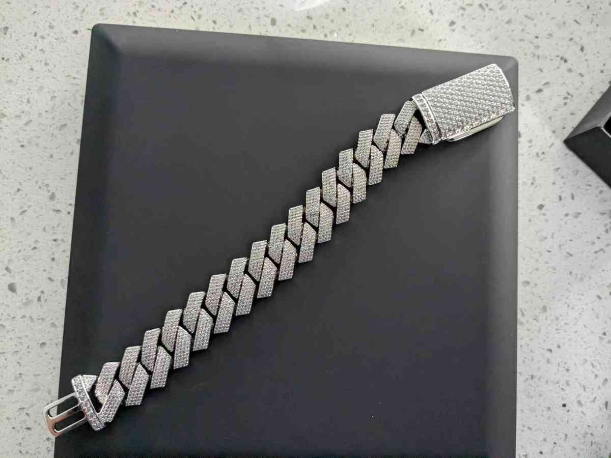 Cuban chain - California Hot Springs, California - FleaMarketBay