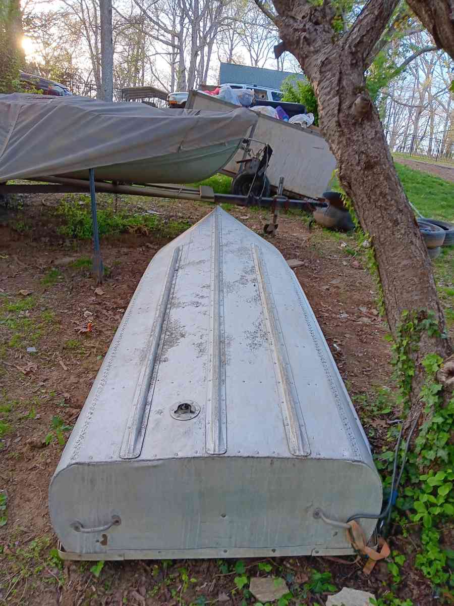 12ft V Hull Jon Boat - Winston Salem, North Carolina - FleaMarketBay