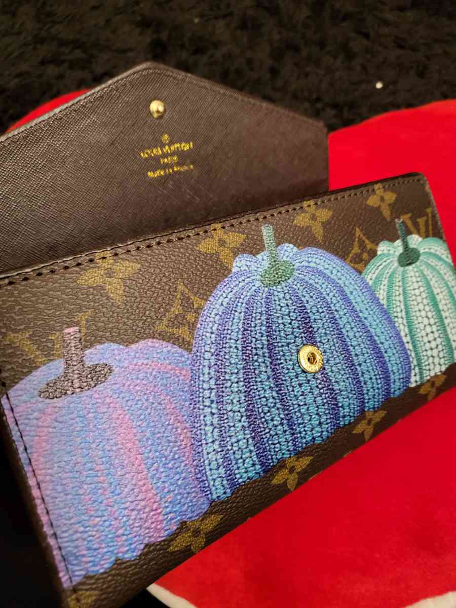 wallet - Adelanto, California - FleaMarketBay