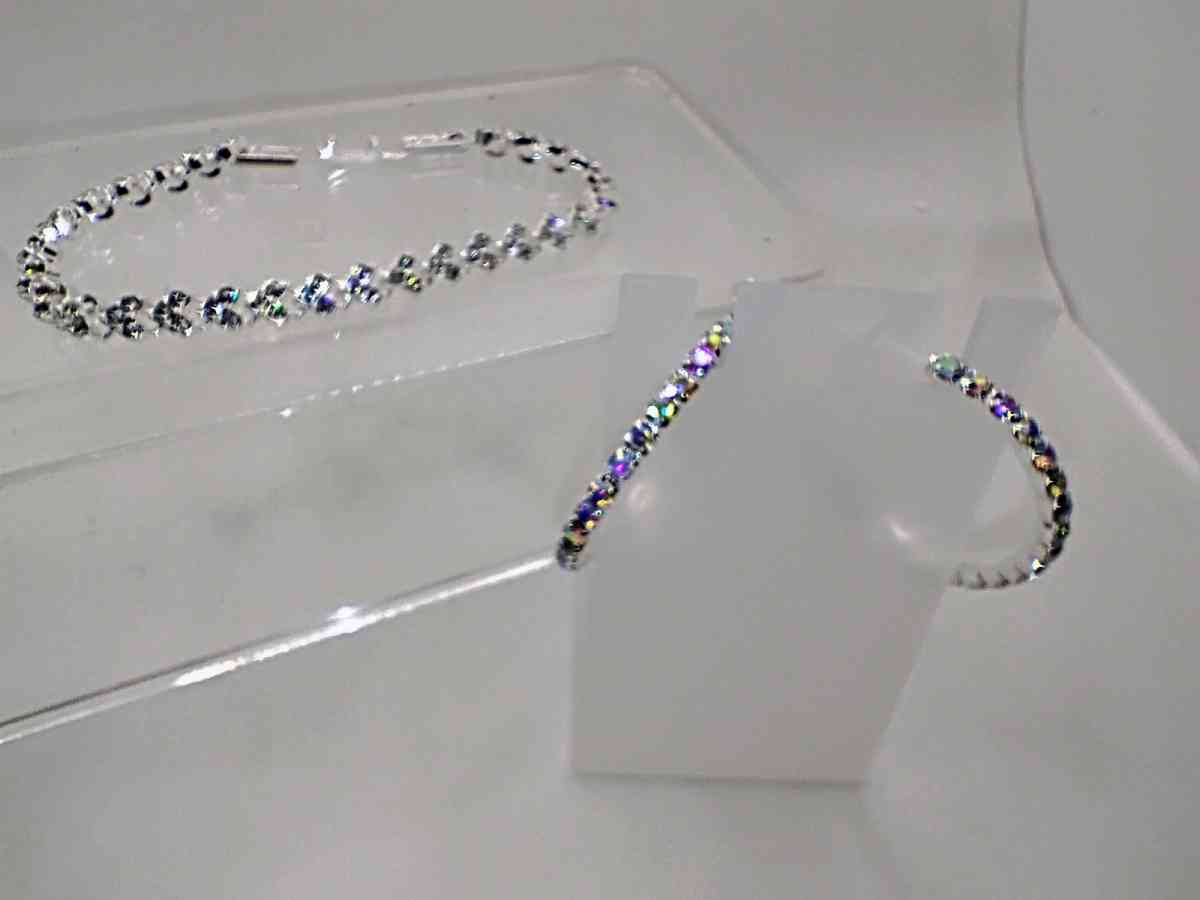 Rhinestone bracelet and earrings sey - Montclair, California - FleaMarketBay