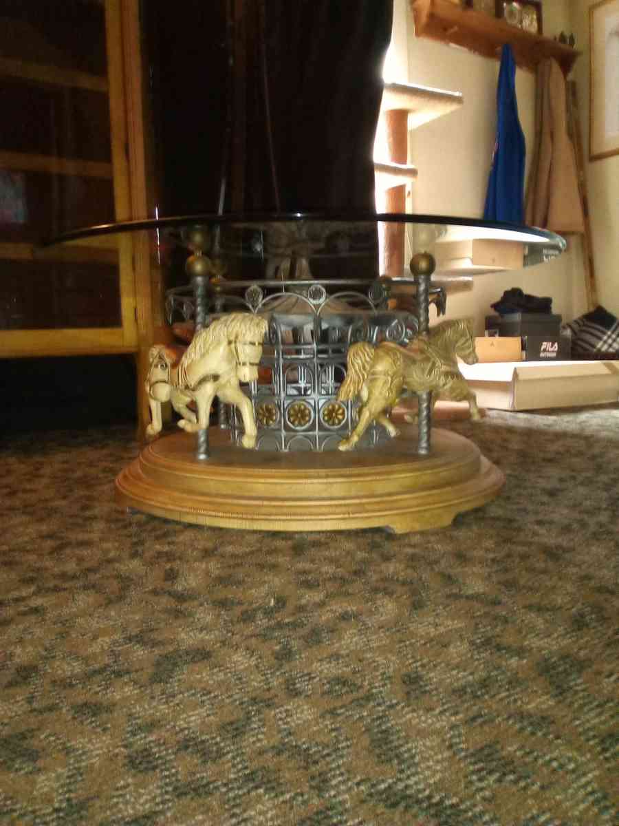 horse caracel table that moves - Bristol, Indiana - FleaMarketBay