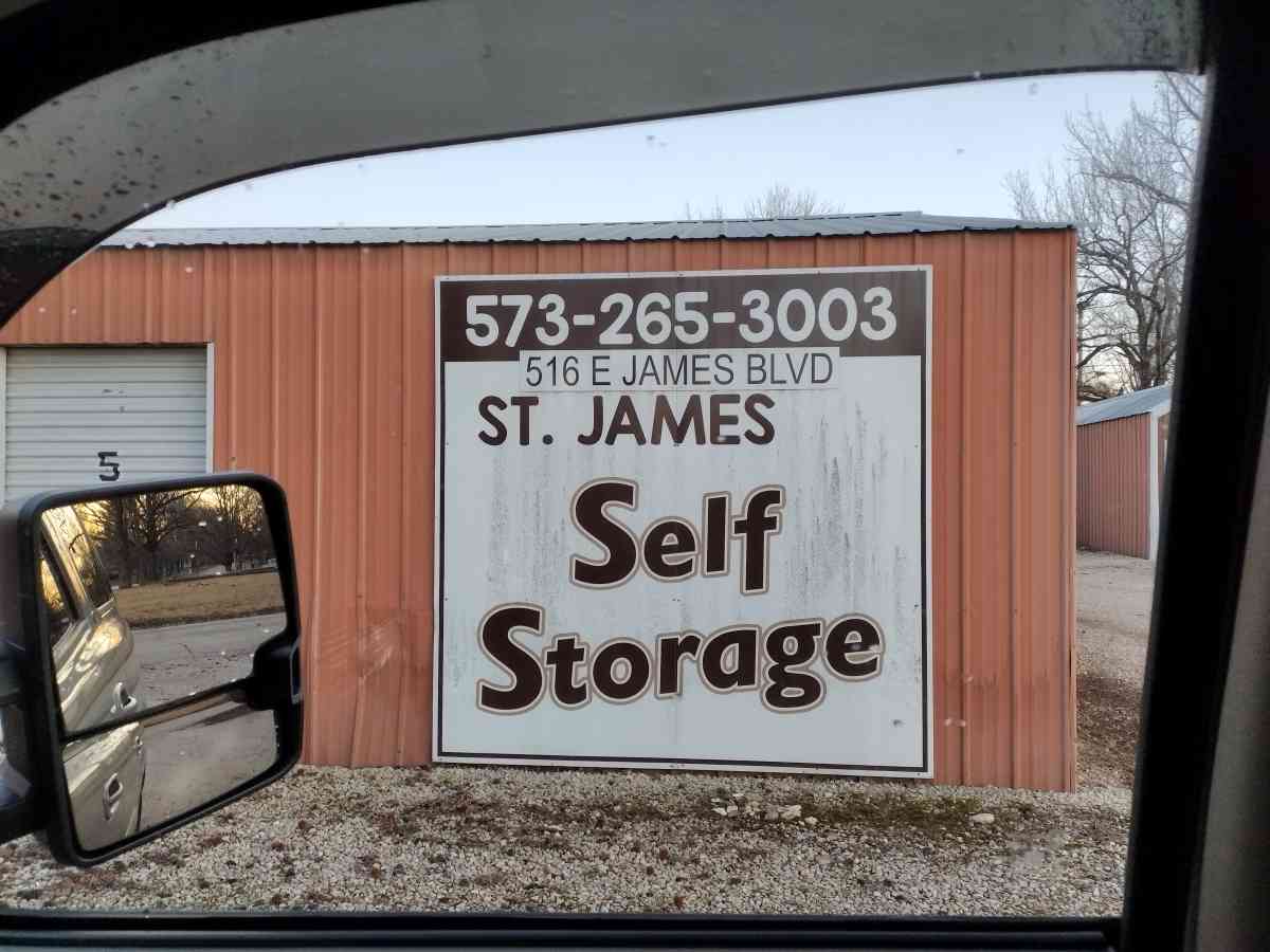 storage unit stuff - Saint James, Missouri - FleaMarketBay