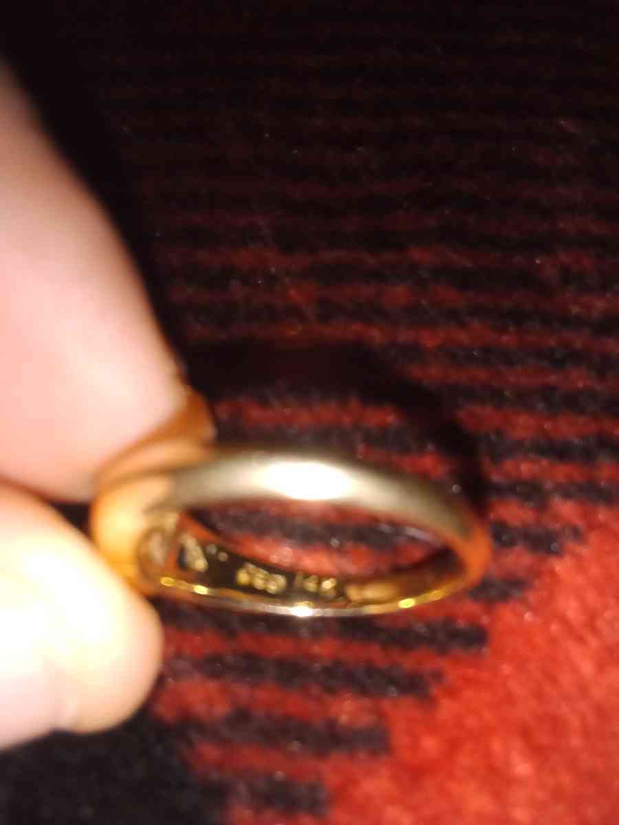 14 k gold topaz ring with fire blue gemstone - Bristol, Indiana - FleaMarketBay