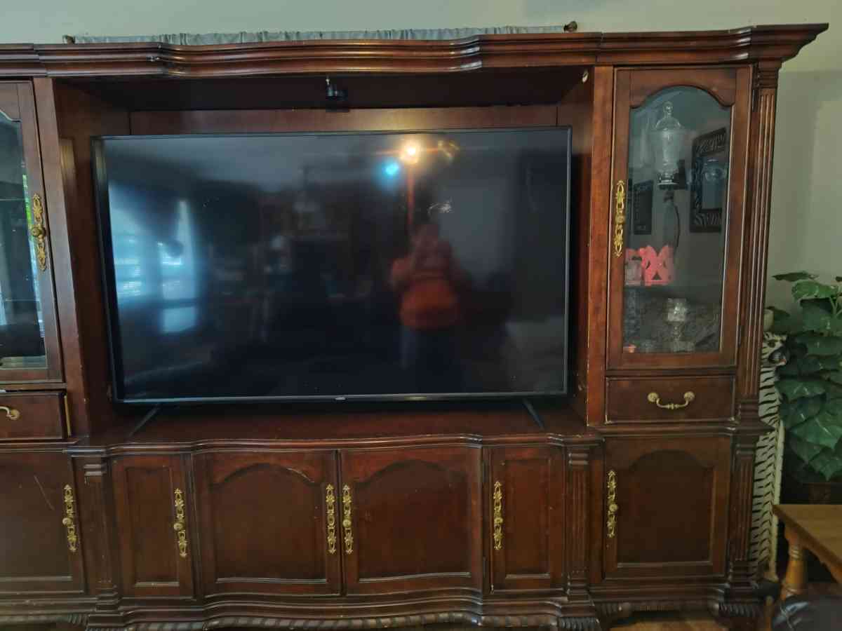 TV stand - Freeport, Texas - FleaMarketBay