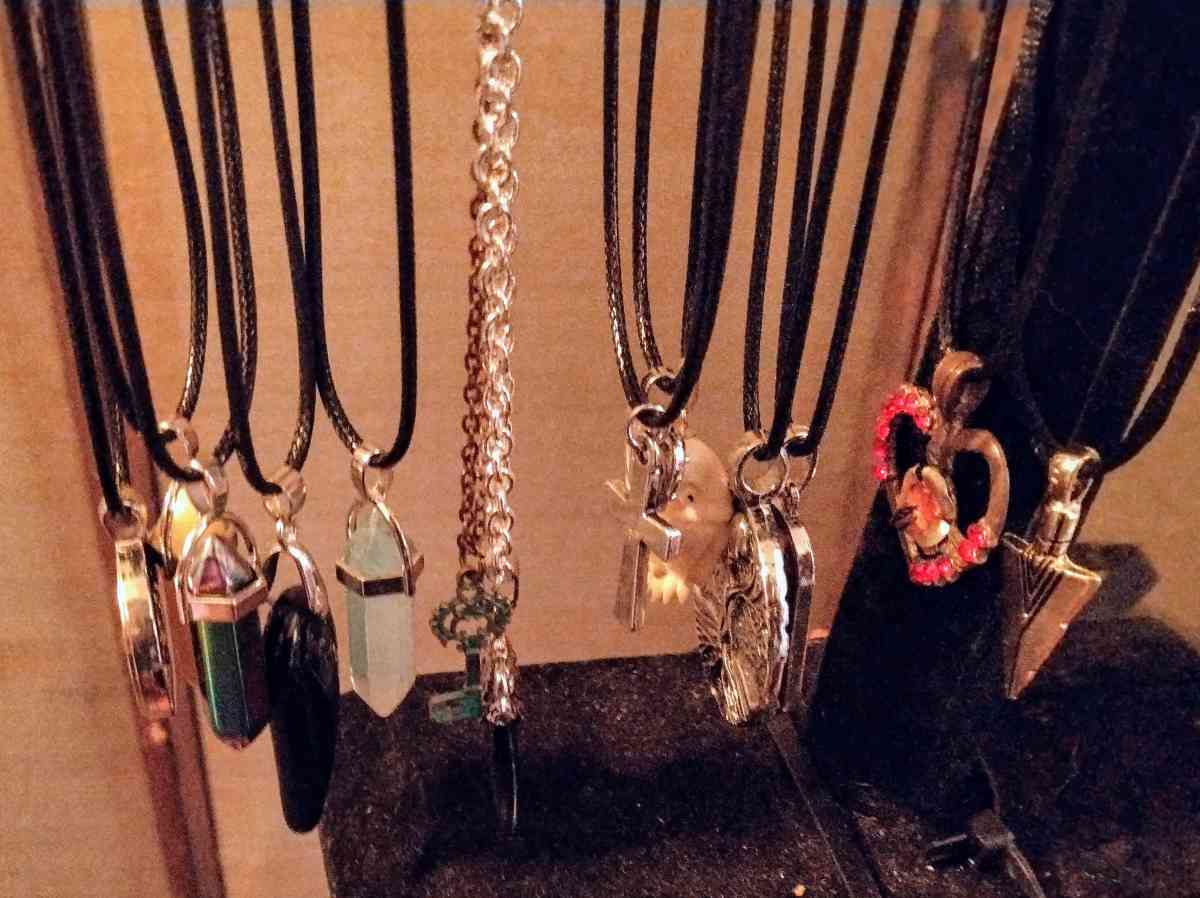 Men womens rings wedding ring sets Necklaces and earings - Hanford, California - FleaMarketBay