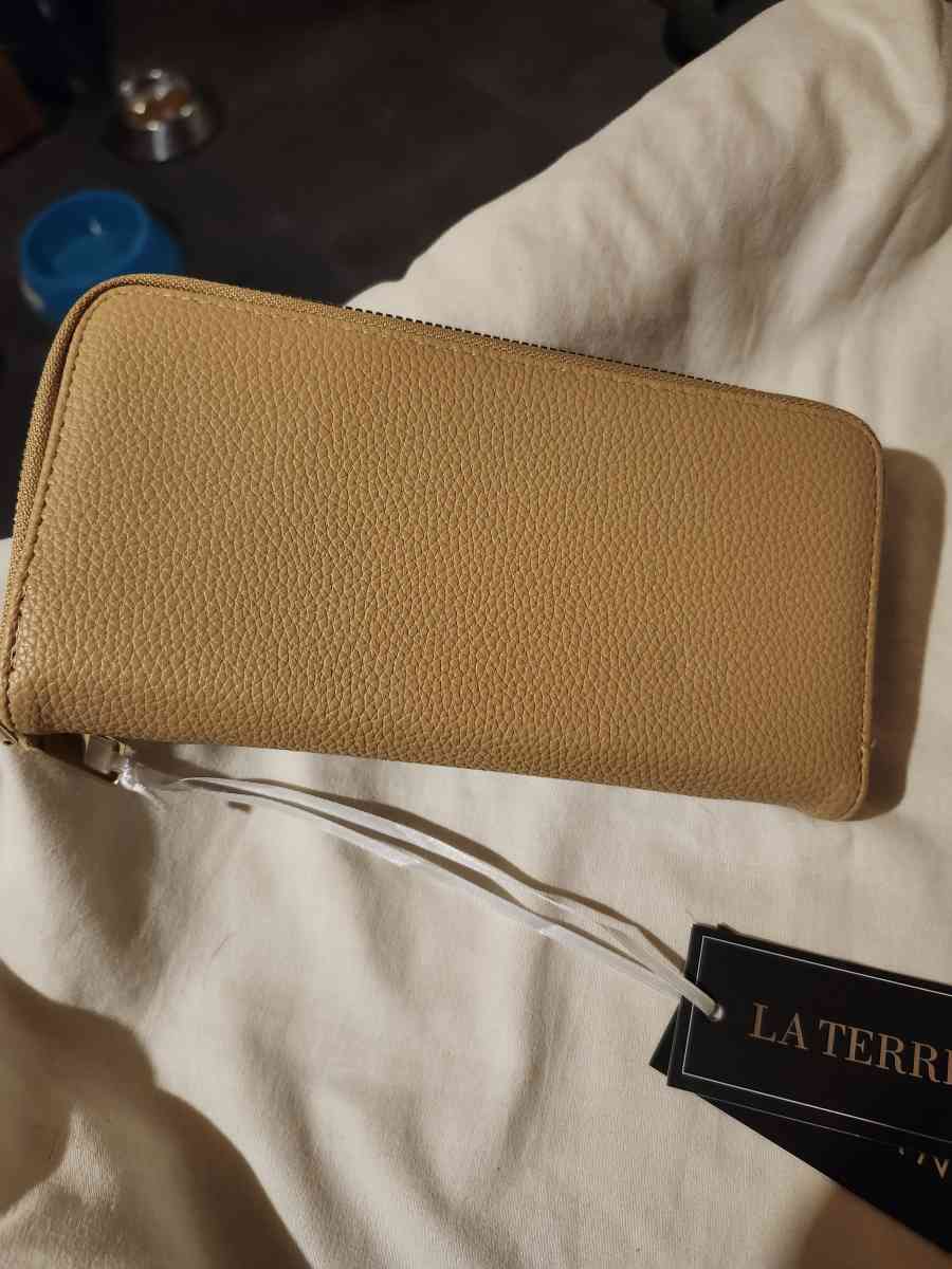 wallet - Houston, Texas - FleaMarketBay