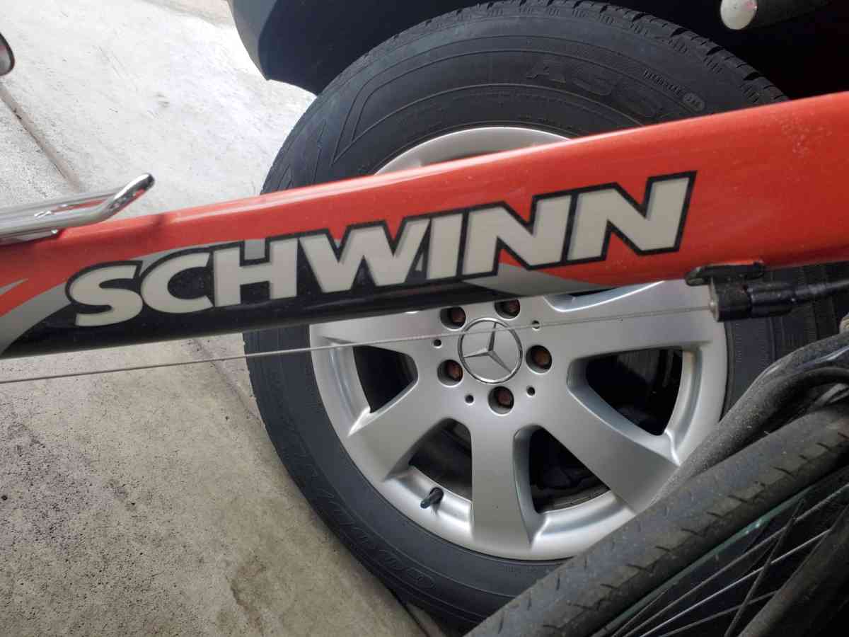 It is a like new bicycle  It has 14 speed - Youngstown, Ohio - FleaMarketBay