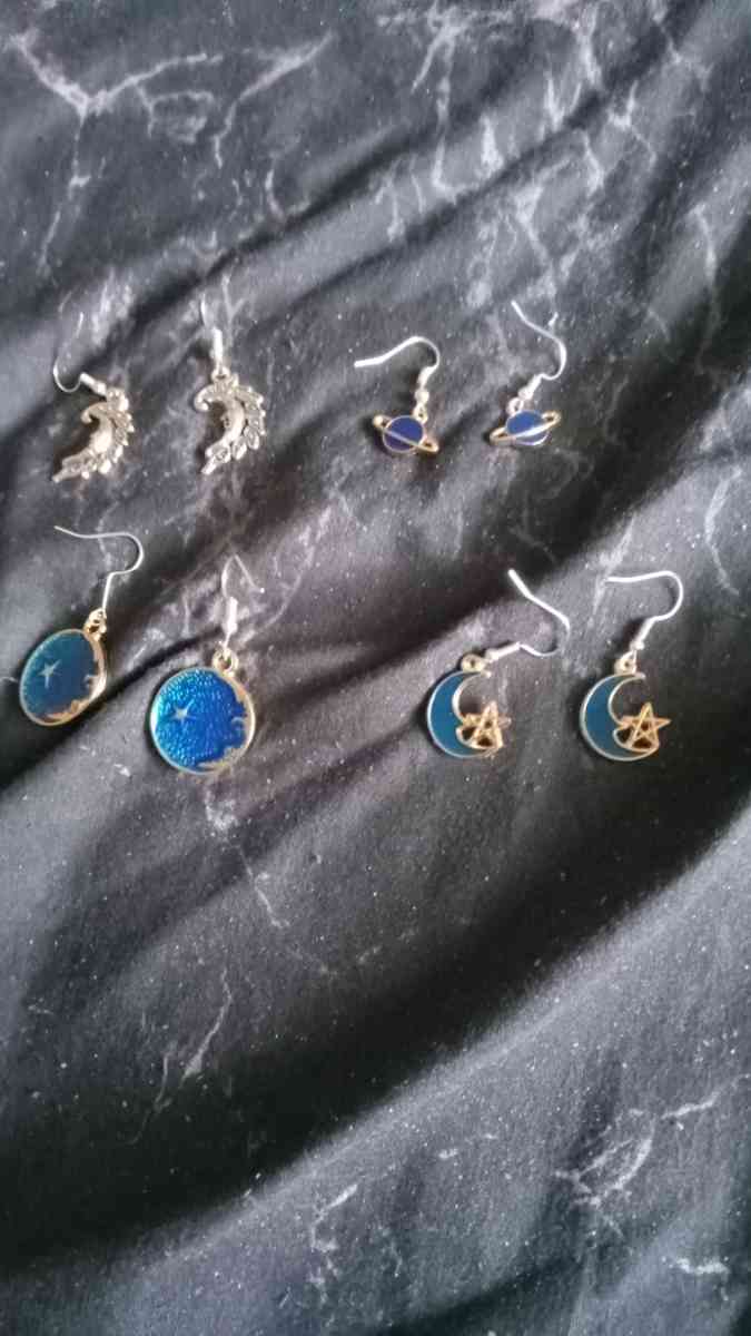 Moon themed earrings - Cuyahoga Falls, Ohio - FleaMarketBay
