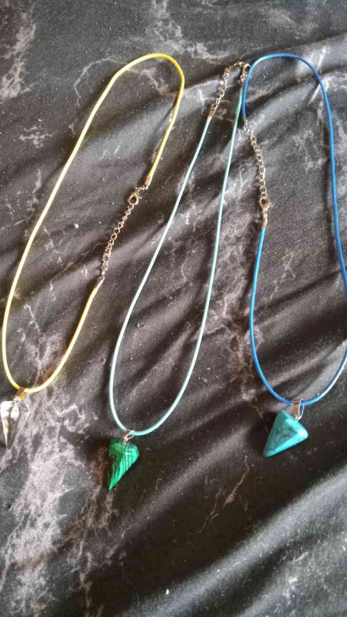 colorful pendulum shaped necklace - Cuyahoga Falls, Ohio - FleaMarketBay