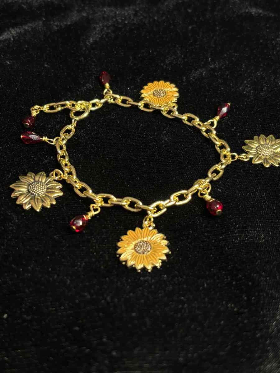 Summer wine and sunflowers charm bracelet - Tehachapi, California - FleaMarketBay