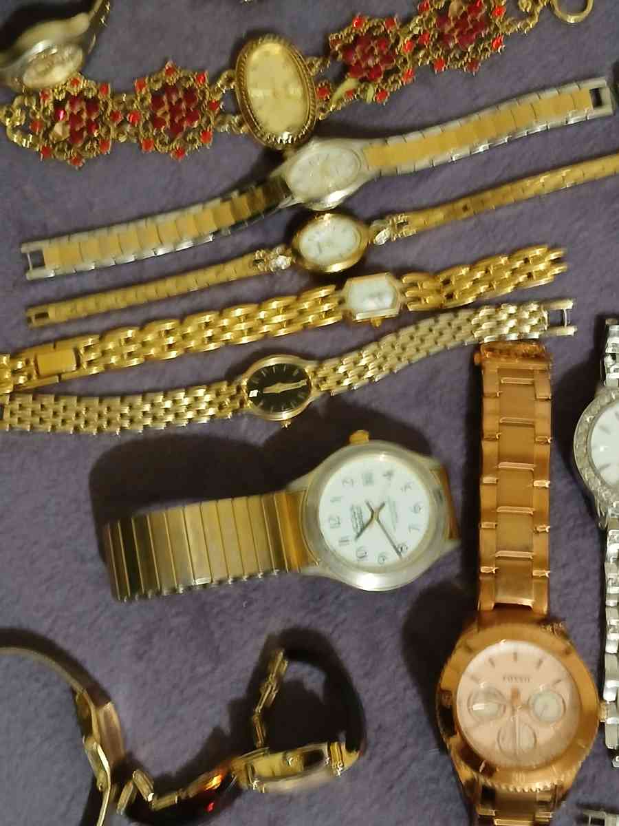 over 110 watches - Akron, Ohio - FleaMarketBay