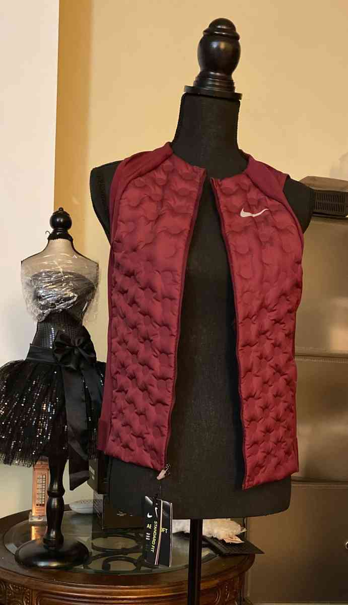 NWT Womens NIKE Aeroloft Dot Front Goose Down Burgundy Red - Chicago Heights, Illinois - FleaMarketBay