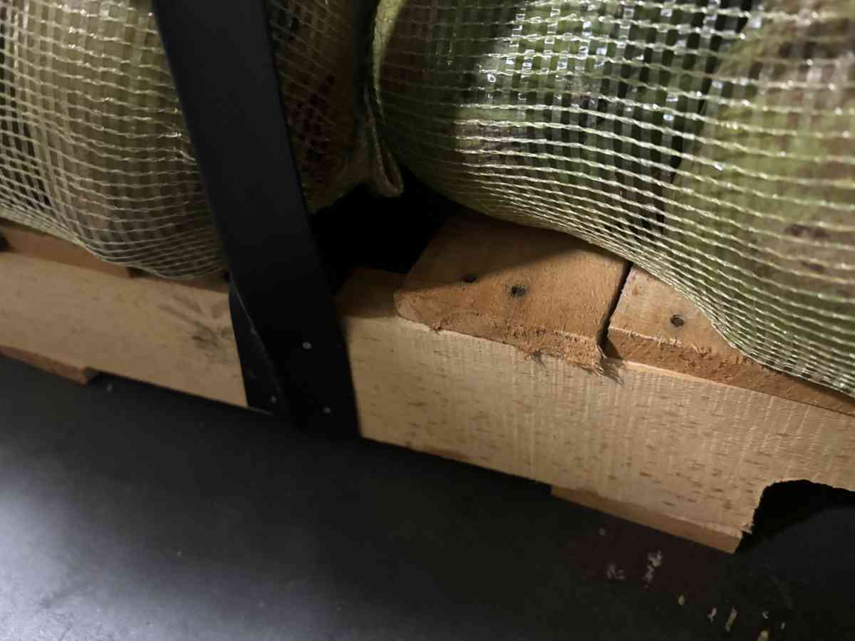 marble table with chairs - Saint Cloud, Florida - FleaMarketBay
