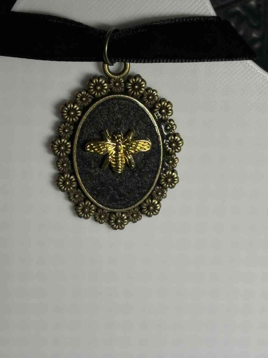 Anthophila Choker - Tehachapi, California - FleaMarketBay