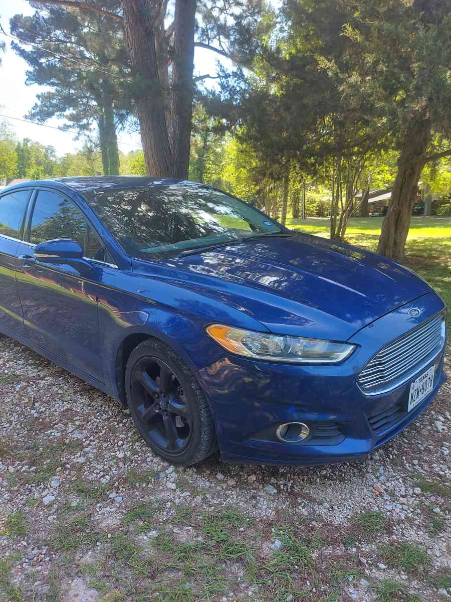 2004 tuition thirteen ford fusion - Goodrich, Texas - FleaMarketBay