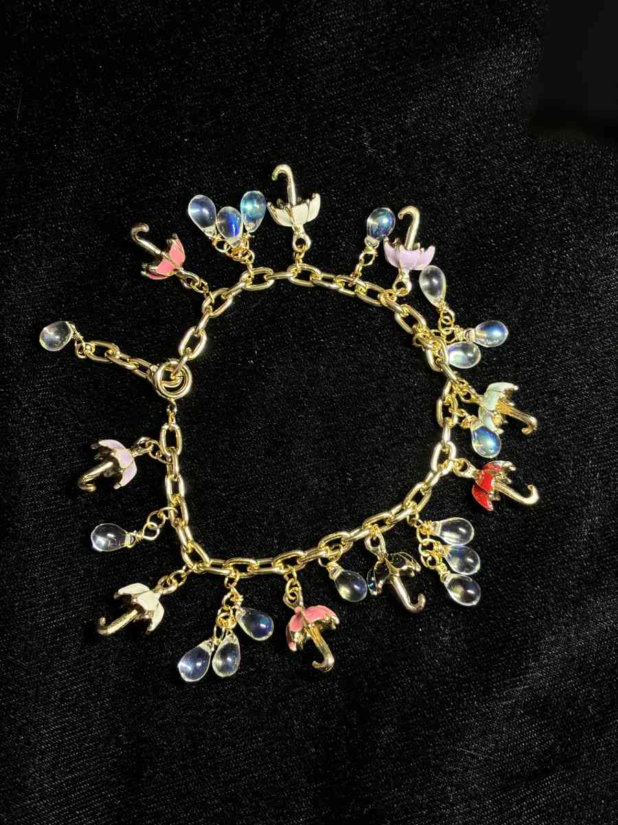 April Showers Charm bracelet - Tehachapi, California - FleaMarketBay