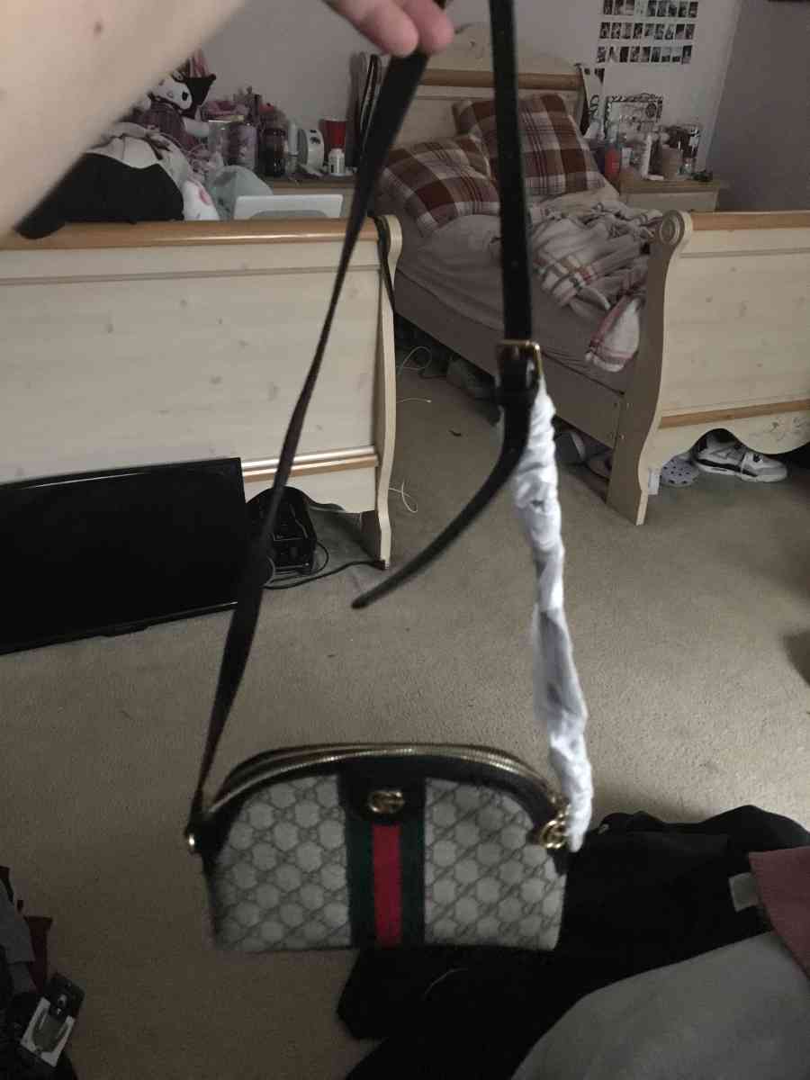 woman purse - Mc Lean, Virginia - FleaMarketBay